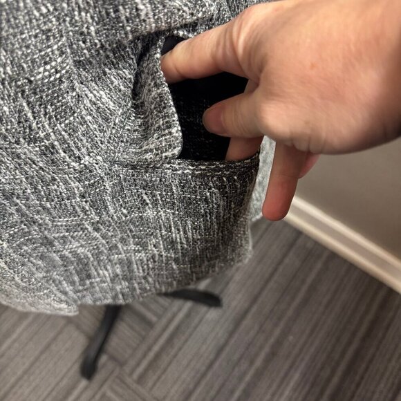 JLux Label gray and white tweed blazer with pockets and single button. - Picture 4 of 9